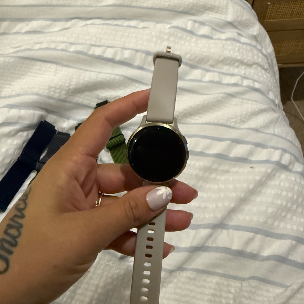 garmin venu 3S 41MM - Picture 2 of 4